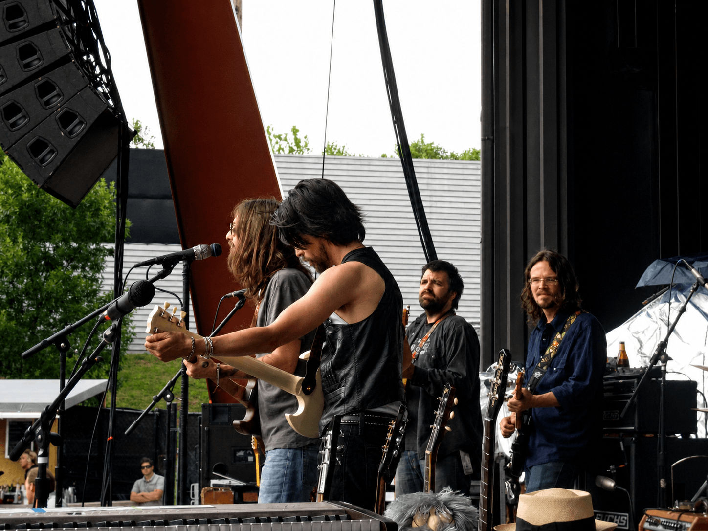 Jackie Greene, Chris Robinson, Nathan Dale, and Luther Dickinson performing together in Columbus, Ohio on July 5, 2009