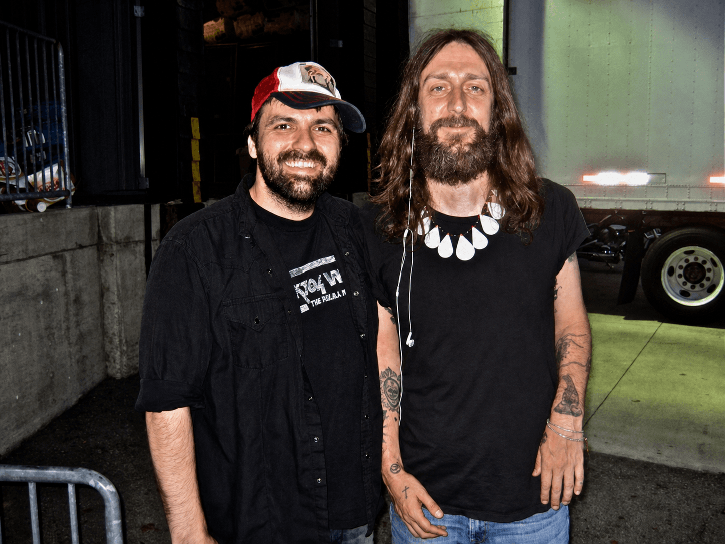 Nathan Dale and Chris Robinson of The Black Crowes hanging out backstage