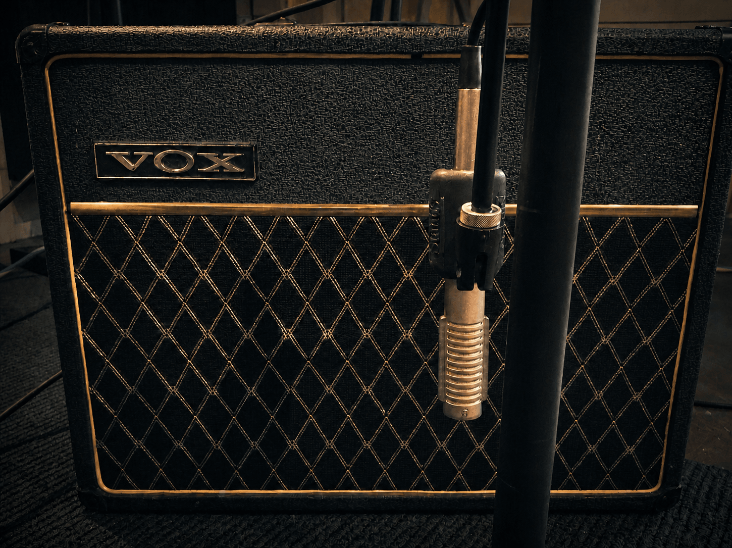 A Royer R-121 ribbon microphone on Mike Roe's VOX AC15 guitar amplifier in Nathan Dale's Magic Pill Music recording studio